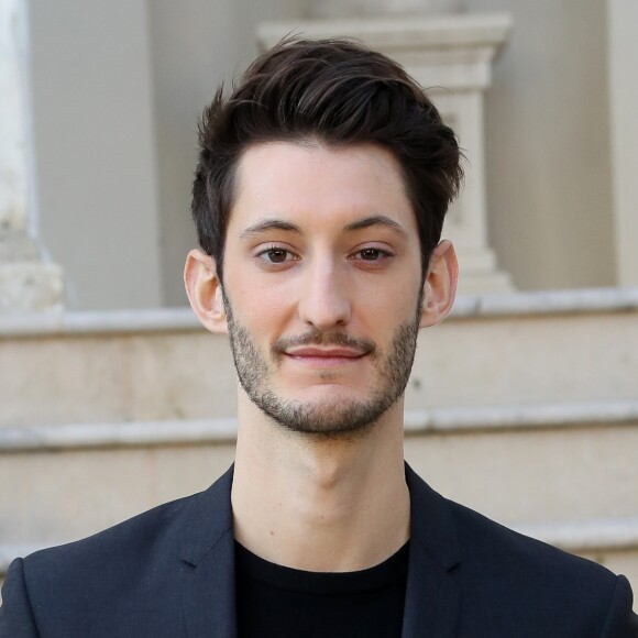 L'acteur Pierre Niney pose pour le film " La promesse de l'Aube" lors du 26ème Festival du film de Sarlat, le 14 novembre 2017. © Patrick Bernard/ Bestimage