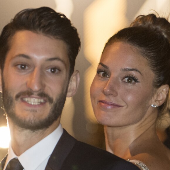 Pierre Niney (Smoking Dior, chaussures Louboutin, Bijoux Montblanc) et sa compagne Natasha Andrews (Robe Dior, chaussures Louboutin, bijoux Cartier) - Arrivées au dîner de la 42ème cérémonie des César au Fouquet's à Paris. Le 24 février 2017 © Pierre Perusseau / Bestimage