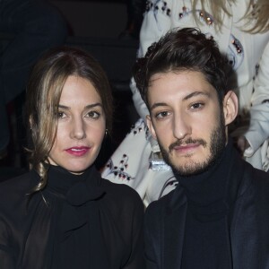 Pierre Niney et sa compagne Natasha Andrews  - Front Row au défilé de mode "Dior Homme", collection Hommes Automne-Hiver 2017/2018 au Grand Palais à Paris. Le 21 janvier 2017 © Olivier Borde / Bestimage