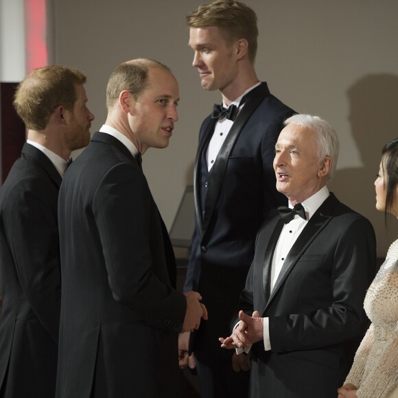 Le prince William, duc de Cambridge, et le prince Harry, lors de la première de Star Wars, épisode VIII : Les Derniers Jedi au Royal Albert Hall à Londres, le 12 décembre 2017
