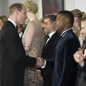 Le prince William, duc de Cambridge, et le prince Harry, lors de la première de Star Wars, épisode VIII : Les Derniers Jedi au Royal Albert Hall à Londres, le 12 décembre 2017