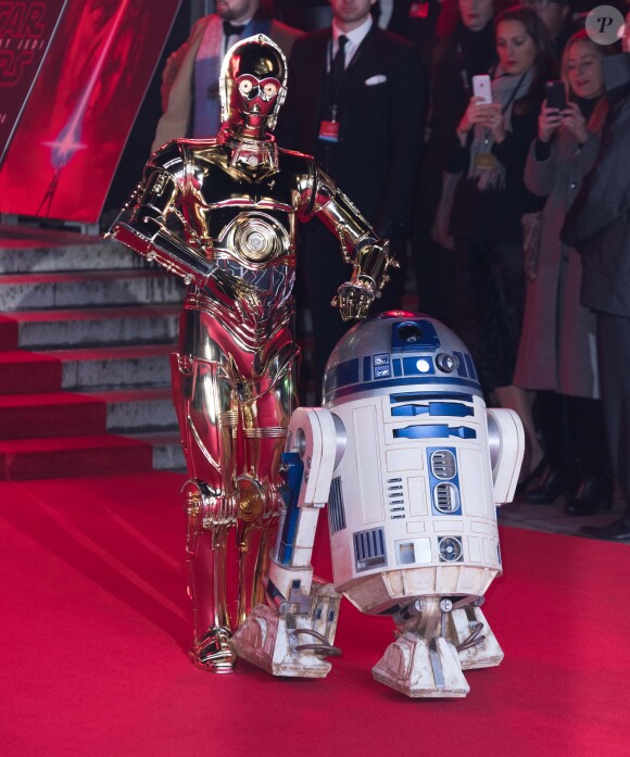 C-3PO et R2-D2 à la première de Star Wars, épisode VIII : Les Derniers Jedi au Royal Albert Hall à Londres, le 12 décembre 2017 S