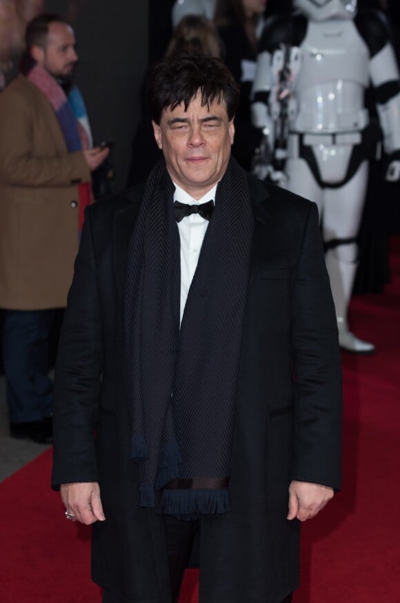 Benicio Del Toro à la première de Star Wars, épisode VIII : Les Derniers Jedi au Royal Albert Hall à Londres, le 12 décembre 2017