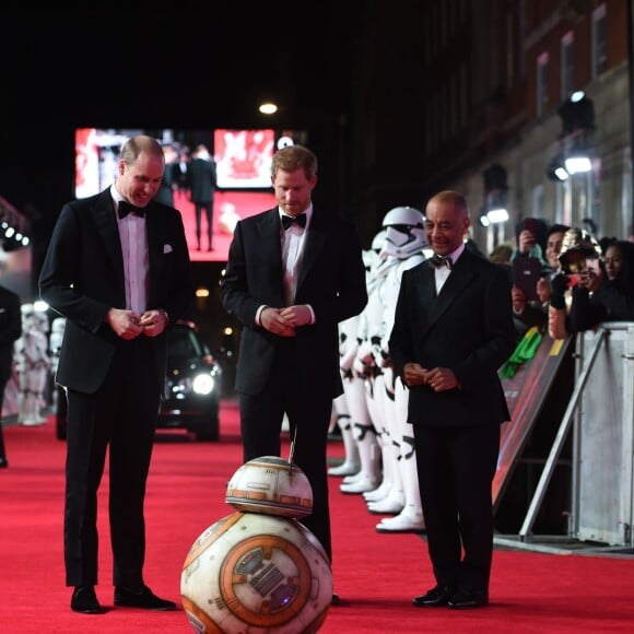 Le prince William, duc de Cambridge et le prince Harry à la premiere de Star Wars, épisode VIII : Les Derniers Jedi au Royal Albert Hall à Londres, le 12 décembre 2017