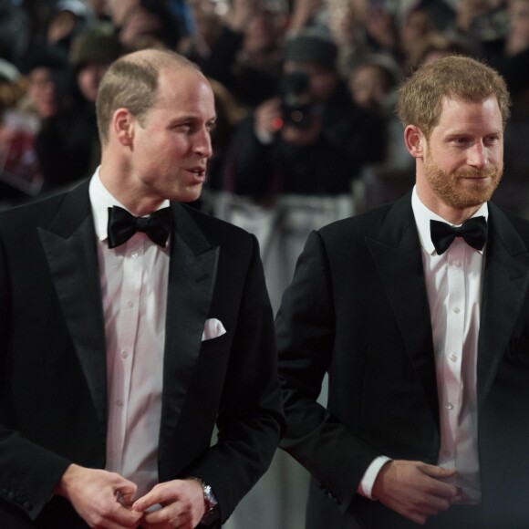 Le prince William, duc de Cambridge et le prince Harry à la premiere de Star Wars, épisode VIII : Les Derniers Jedi au Royal Albert Hall à Londres, le 12 décembre 2017