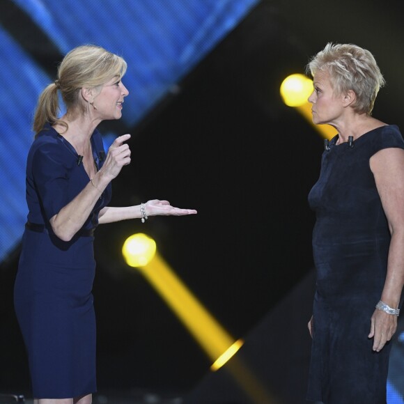 Exclusif - Michèle Laroque et Muriel Robin - Enregistrement de l'émission "Le Grand Show de l'Humour - Les 50 comiques préférés des français" présenté par Michel Drucker à la Seine Musicale à Boulogne-Billancourt le 4 décembre 2017. L'émission sera diffusée le 16 décembre à 20h50 sur France 2. © Pierre Peruseau/Bestimage