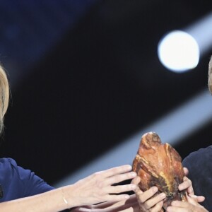 Exclusif - Michèle Laroque et Muriel Robin - Enregistrement de l'émission "Le Grand Show de l'Humour - Les 50 comiques préférés des français" présenté par Michel Drucker à la Seine Musicale à Boulogne-Billancourt le 4 décembre 2017. L'émission sera diffusée le 16 décembre à 20h50 sur France 2. © Pierre Peruseau/Bestimage