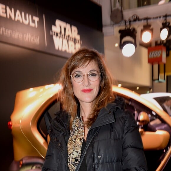 Victoria Bedos - Présentation de la Renault Zoé Série Limitée Star Wars directement liée à l'univers du futur film Star Wars: Han Solo, qui sortira au printemps 2018, à l'atelier Renault sur les Champs Elysées à Paris, France, le 13 décembre 2017. La Zoé Star Wars sera Commercialisée au printemps prochain, et disponible uniquement en 1000 exemplaires. Renault partenaire de la saga STAR WARS™. © Rachid Bellak/Bestimage Presentation of the Renault Zoe Star Wars Limited Series at the Renault workshop on the Champs Elysees in Paris, France, on December 13, 2017.13/12/2017 - Paris