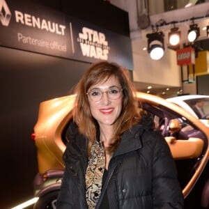 Victoria Bedos - Présentation de la Renault Zoé Série Limitée Star Wars directement liée à l'univers du futur film Star Wars: Han Solo, qui sortira au printemps 2018, à l'atelier Renault sur les Champs Elysées à Paris, France, le 13 décembre 2017. La Zoé Star Wars sera Commercialisée au printemps prochain, et disponible uniquement en 1000 exemplaires. Renault partenaire de la saga STAR WARS™. © Rachid Bellak/Bestimage