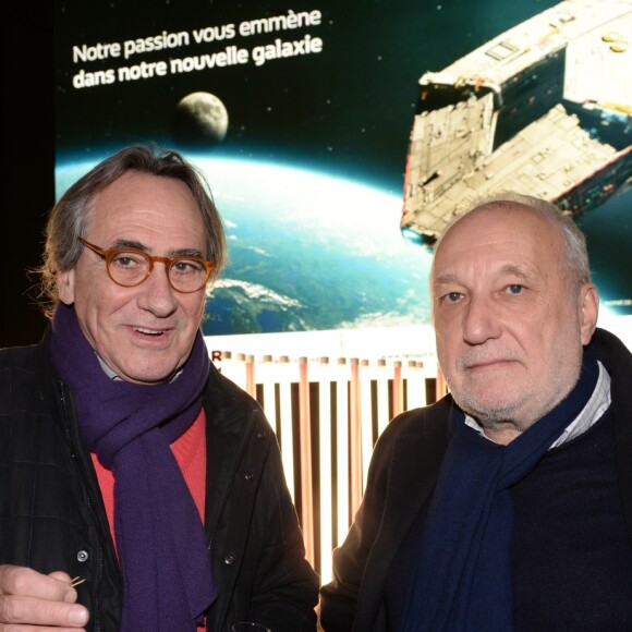 Philippe Lavil et François Berléand - Présentation de la Renault Zoé Série Limitée Star Wars directement liée à l'univers du futur film Star Wars: Han Solo, qui sortira au printemps 2018, à l'atelier Renault sur les Champs Elysées à Paris, France, le 13 décembre 2017. La Zoé Star Wars sera Commercialisée au printemps prochain, et disponible uniquement en 1000 exemplaires. Renault partenaire de la saga STAR WARS™. © Rachid Bellak/Bestimage