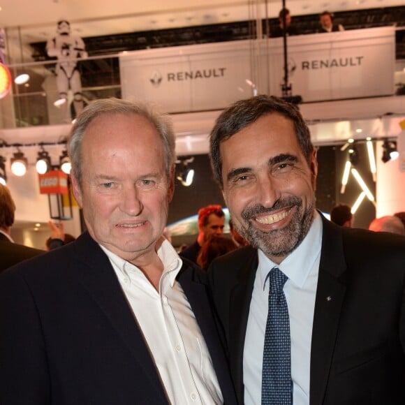 Le président de Renault Sport F1 Jérôme Stoll et le directeur commercial Renault Philippe Buros - Présentation de la Renault Zoé Série Limitée Star Wars directement liée à l'univers du futur film Star Wars: Han Solo, qui sortira au printemps 2018, à l'atelier Renault sur les Champs Elysées à Paris, France, le 13 décembre 2017. La Zoé Star Wars sera Commercialisée au printemps prochain, et disponible uniquement en 1000 exemplaires. Renault partenaire de la saga STAR WARS™. © Rachid Bellak/Bestimage