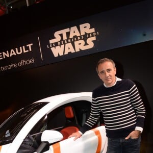 Elie Semoun - Présentation de la Renault Zoé Série Limitée Star Wars directement liée à l'univers du futur film Star Wars: Han Solo, qui sortira au printemps 2018, à l'atelier Renault sur les Champs Elysées à Paris, France, le 13 décembre 2017. La Zoé Star Wars sera Commercialisée au printemps prochain, et disponible uniquement en 1000 exemplaires. Renault partenaire de la saga STAR WARS™. © Rachid Bellak/Bestimage