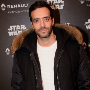 Tarek Boudali - Présentation de la Renault Zoé Série Limitée Star Wars directement liée à l'univers du futur film Star Wars: Han Solo, qui sortira au printemps 2018, à l'atelier Renault sur les Champs Elysées à Paris, France, le 13 décembre 2017. La Zoé Star Wars sera Commercialisée au printemps prochain, et disponible uniquement en 1000 exemplaires. Renault partenaire de la saga STAR WARS™. © Rachid Bellak/Bestimage