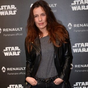 Zoé Félix - Présentation de la Renault Zoé Série Limitée Star Wars directement liée à l'univers du futur film Star Wars: Han Solo, qui sortira au printemps 2018, à l'atelier Renault sur les Champs Elysées à Paris, France, le 13 décembre 2017. La Zoé Star Wars sera Commercialisée au printemps prochain, et disponible uniquement en 1000 exemplaires. Renault partenaire de la saga STAR WARS™. © Rachid Bellak/Bestimage