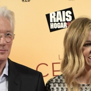 Richard Gere et sa compagne Alejandra Silva à la première de "The Dinner" au Capitol à Madrid le 11 decembre 2017.