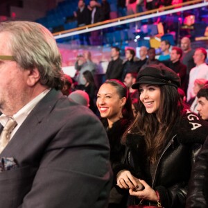 Nabilla Benattia et son compagnon Thomas Vergara - Soirée boxe No Limit - Episode II dans l'enceinte du Palais des Sports de Levallois-Perret, France, le 14 décembre 2017. © Cyril Moreau/Bestimage