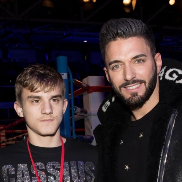 Nabilla Benattia et son compagnon Thomas Vergara, portent le même manteau Balenciaga - Soirée boxe No Limit - Episode II dans l'enceinte du Palais des Sports de Levallois-Perret, France, le 14 décembre 2017. © Cyril Moreau/Bestimage