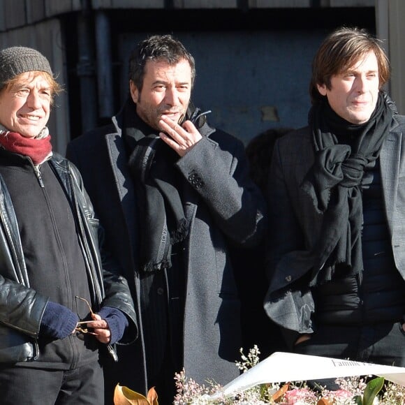 Jean-Louis Aubert, Bernard Montiel et Thomas Dutronc - Arrivées des personnalités en l'église de La Madeleine pour les obsèques de Johnny Hallyday à Paris le 8 decembre 2017. © Veeren/Bestimage