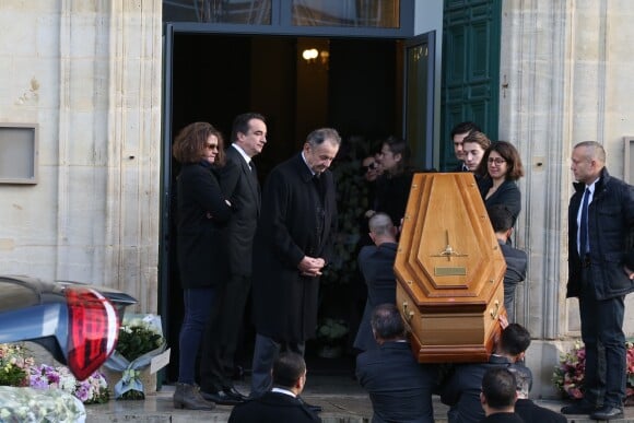 Olivier Sarkozy, Guillaume Sarkozy et sa fille Capucine, Jean Sarkozy - Obsèques de Andrée Sarkozy (mère de N.Sarkozy), dite Dadue née Andrée Mallah, en l'église Saint-Jean-Baptiste à Neuilly-Sur-Seine, le 18 décembre 2017.