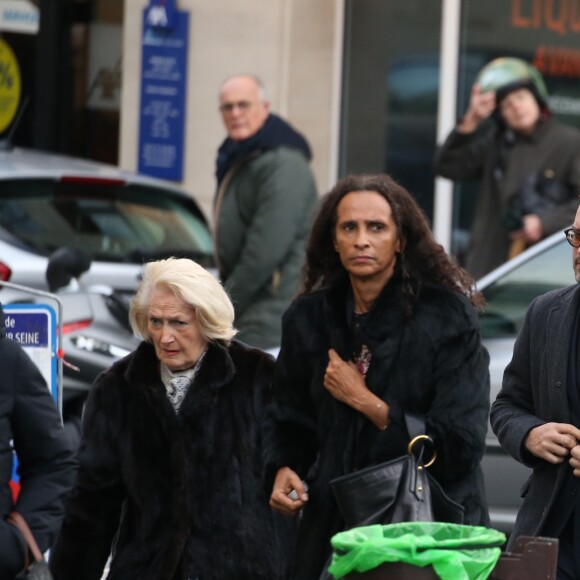 Vincent Perez et sa femme Karine SIlla - Obsèques de Andrée Sarkozy (mère de N.Sarkozy), dite Dadue née Andrée Mallah, en l'église Saint-Jean-Baptiste à Neuilly-Sur-Seine, le 18 décembre 2017.
