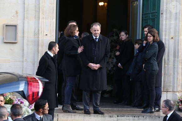 Guillaume Sarkozy et sa fille Capucine, Pierre Sarkozy - Obsèques de Andrée Sarkozy (mère de N.Sarkozy), dite Dadue née Andrée Mallah, en l'église Saint-Jean-Baptiste à Neuilly-Sur-Seine, le 18 décembre 2017.