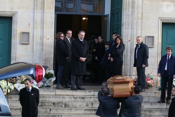 Guillaume Sarkozy et sa fille Capucine, Olivier Sarkozy - Obsèques de Andrée Sarkozy (mère de N.Sarkozy), dite Dadue née Andrée Mallah, en l'église Saint-Jean-Baptiste à Neuilly-Sur-Seine, le 18 décembre 2017.