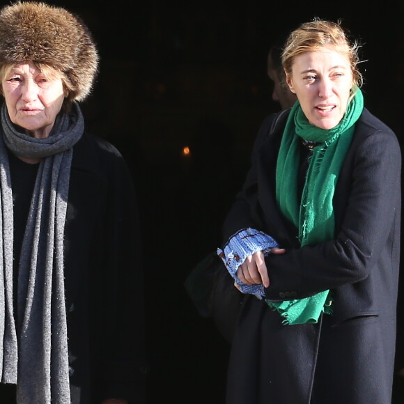 Marisa Borini et sa fille Valeria Bruni Tedeschi - Sortie des obsèques de Andrée Sarkozy (mère de Nicolas Sarkozy), dite Dadue née Andrée Mallah, en l'église Saint-Jean-Baptiste à Neuilly-Sur-Seine, le 18 décembre 2017.