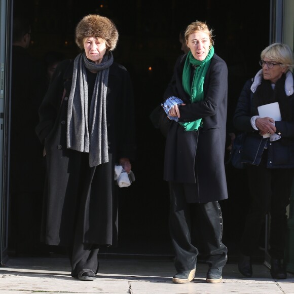 Marisa Borini et sa fille Valeria Bruni Tedeschi - Sortie des obsèques de Andrée Sarkozy (mère de Nicolas Sarkozy), dite Dadue née Andrée Mallah, en l'église Saint-Jean-Baptiste à Neuilly-Sur-Seine, le 18 décembre 2017.