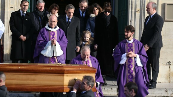 Obsèques de Dadue Sarkozy : Nicolas soutenu par Carla, Giulia et ses fils