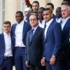 Steve Mandanda à la droite du président François Hollande le 11 juillet 2016 au palais de l'Elysée après la finale perdue de l'Euro. © Cyril Moreau/Bestimage
