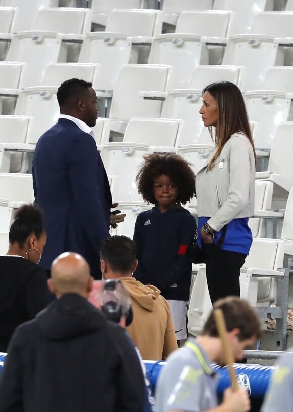 Steve Mandanda avec sa femme Sandra et son fils Sacha au match de l'Euro 2016 France-Albanie au Stade Vélodrome à Marseille, le 15 juin 2016. © Cyril Moreau/Bestimage