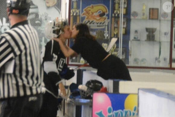 Exclusif - Selena Gomez et Justin Bieber s'embrassent dans une salle de sport à Los Angeles le 16 novembre 2017