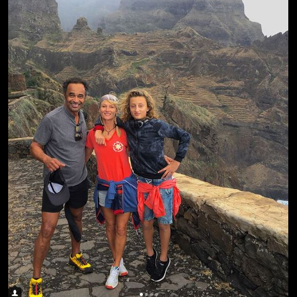 Yannick Noah en vacances au Cap Vert avec sa femme Isabelle et leur fils Joalukas. Décembre 2017.