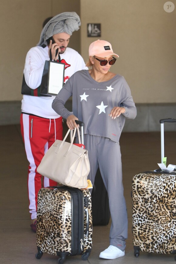 Mel B et son compagnon Gary Madatyan arrivent à l'aéroport de Los Angeles en provenance de Las Vegas, le 14 décembre 2017