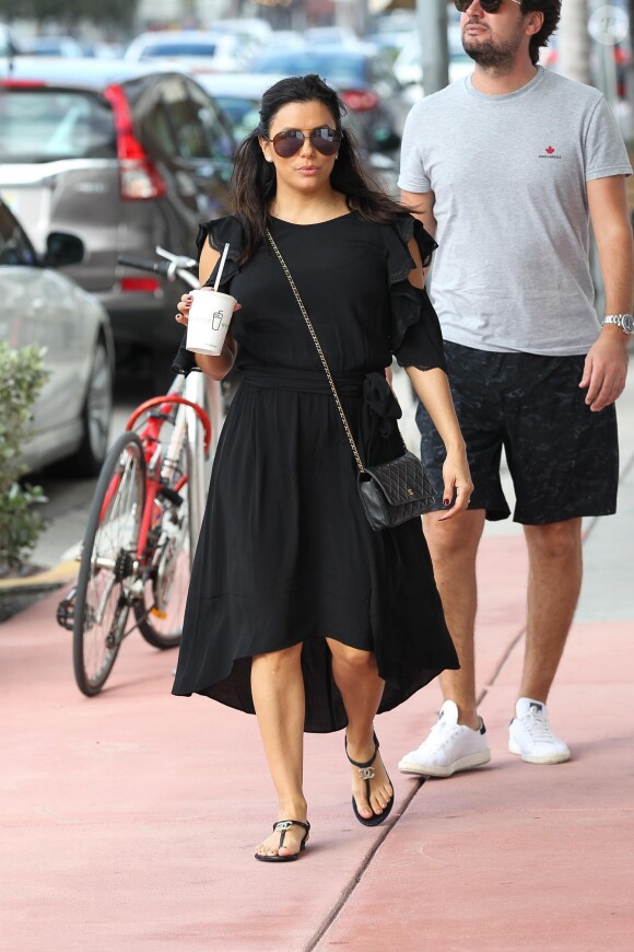 Eva Longoria, enceinte, à Miami, le 26 décembre 2017