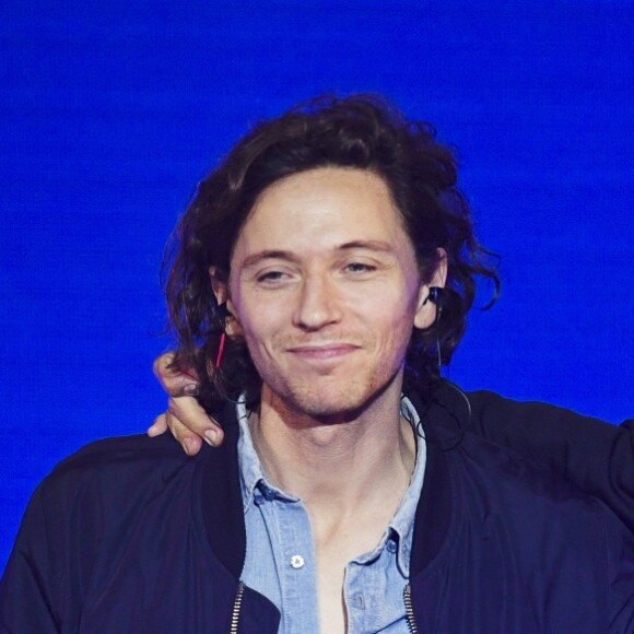 Exclusif - Le chanteur Raphaël et Yarol Poupaud - Enregistrement de l'émission "Johnny, toute la musique qu'ils aiment" à la Seine Musicale, diffusée le 6 janvier 2018 sur TF1. Tournage le 13 décembre 2017. © Perusseau-Veeren / Bestimage