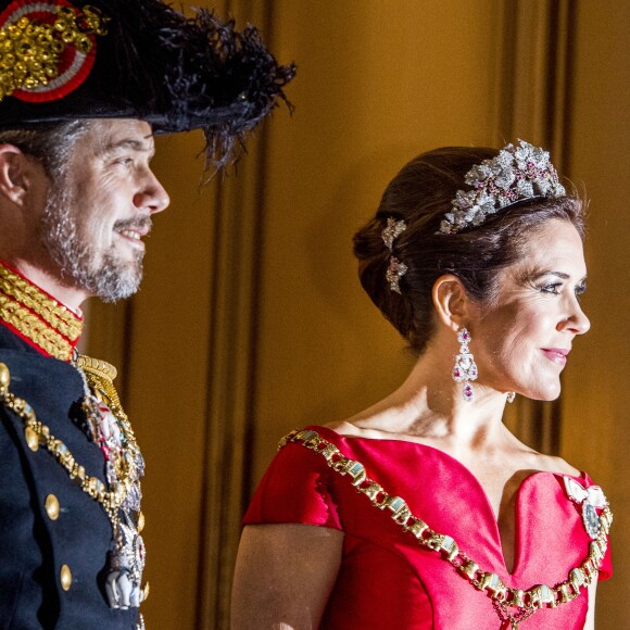 Le prince Frederik et la princesse Mary de Danemark au palais Christian VII à Copenhague le 1er janvier 2018 pour le premier banquet du Nouvel An.