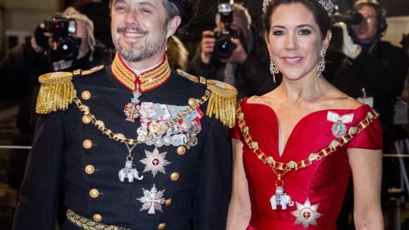 Arrivée de la famille royale de Danemark (le prince Joachim et la princesse Marie, le prince Frederik et la princesse Mary, et enfin la reine Margrethe II) au palais Christian VII à Copenhague le 1er janvier 2018 pour le premier banquet du Nouvel An.