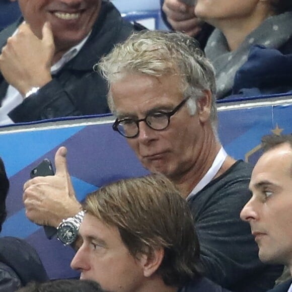 Franck Dubosc et son fils Raphaël - People au match de football France Bielorussie au Stade de France à Saint-Denis le 11 octobre 2017. Vainqueur de la Biélorussie (2-1) et première du groupe A au terme des éliminatoires, la France s'est qualifiée pour la Coupe du monde 2018. © Cyril Moreau/Bestimage