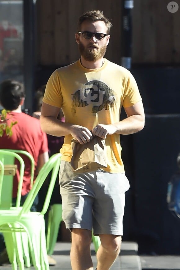 Exclusif - Danny Masterson a été aperçu dans les rues de Los Angeles. L'acteur récemment accusé de viol est allé chercher quelques muffins à emporter, le 10 décembre 2017.