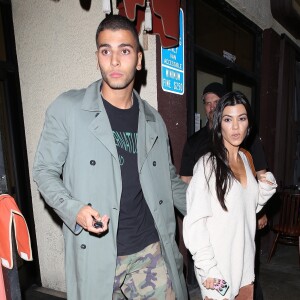 Younes Bendjima et sa compagne Kourtney Kardashian - Les célébrités arrivent à l'anniversaire de K. Kardashian au restaurant Carousel à Los Angeles, le 26 octobre 2017.
