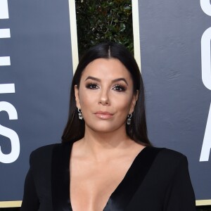 Eva Longoria, enceinte, sur le tapis rouge de la 75ème cérémonie des Golden Globe Awards au Beverly Hilton à Los Angeles, le 7 janvier 2018. © Chris Delmas/Bestimage