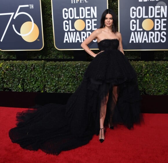 Kendall Jenner habillée d'une robe Haute Couture Giambattista Valli et de souliers Christian Louboutin - 75e cérémonie des Golden Globes à l'hôtel Beverly Hilton. Beverly Hills, le 7 janvier 2018.