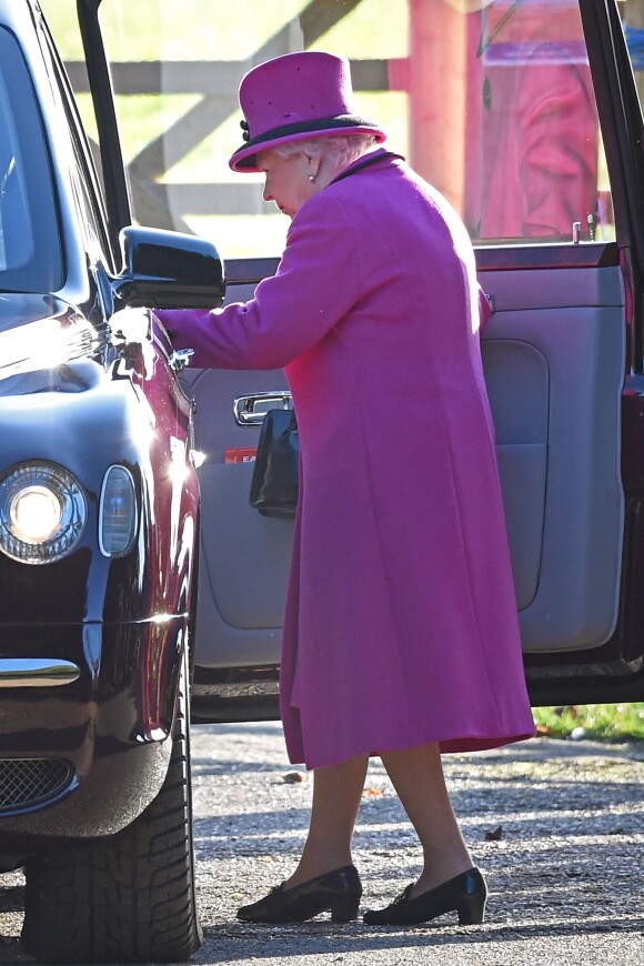 La reine Elizabeth II à Sandringham le 7 janvier 2018, de sortie pour la messe en l'église Sainte Marie Madeleine. © Joe Giddens/PA Wire/Abacapress.com