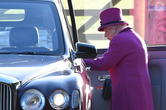 La reine Elizabeth II à Sandringham le 7 janvier 2018, de sortie pour la messe en l'église Sainte Marie Madeleine. © Joe Giddens/PA Wire/Abacapress.com