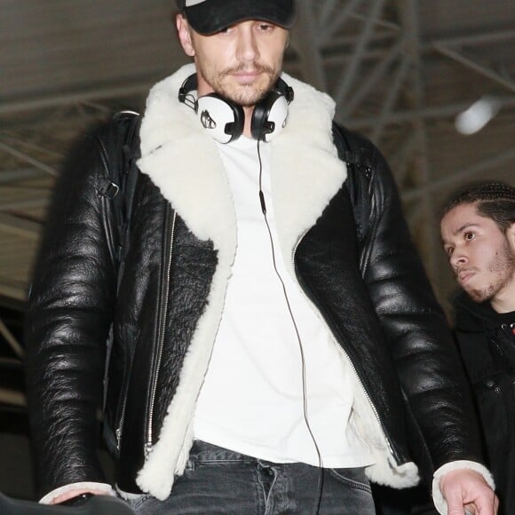 James Franco arrive à l'aéroport de New York (JFK), le 8 janvier 2018.