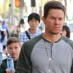 Mark Wahlberg fait du shopping avec ses enfants à Beverly Hills le 24 décembre 2017