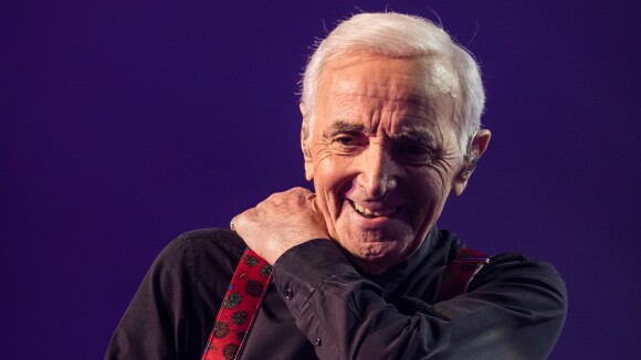 Charles Aznavour, 93 ans : Un jeune homme dans les bras d'Emmanuelle Béart...