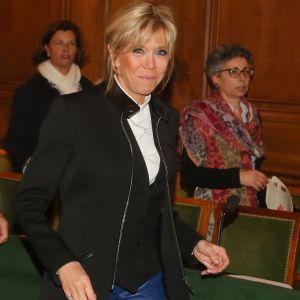 Semi-exclusif - Brigitte Macron (Trogneux) - Remise du prix 2017 "Institut de France / Fondation Stéphane Bern pour l'histoire et le patrimoine" à l'Institut de France à Paris, France, le 11 janvier 2018. © CVS/Bestimage