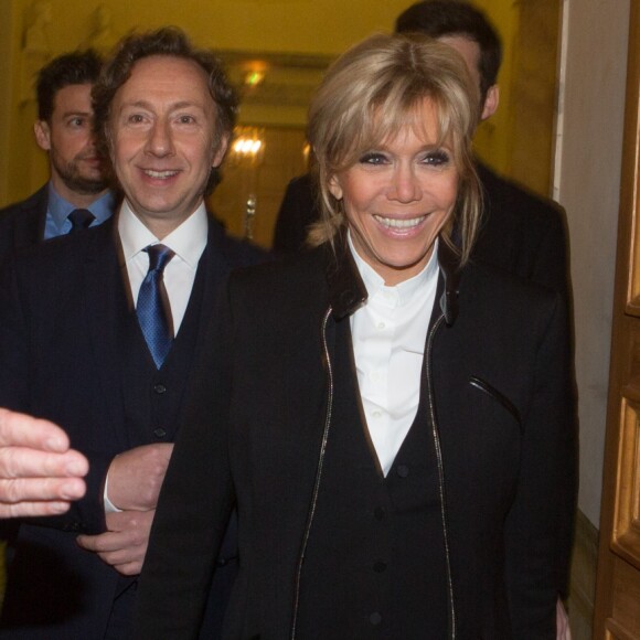 Semi-exclusif - Xavier Darcos (président de l'Institut français), Stéphane Bern, Brigitte Macron (Trogneux) - Remise du prix 2017 "Institut de France / Fondation Stéphane Bern pour l'histoire et le patrimoine" à l'Institut de France à Paris, France, le 11 janvier 2018. © CVS/Bestimage